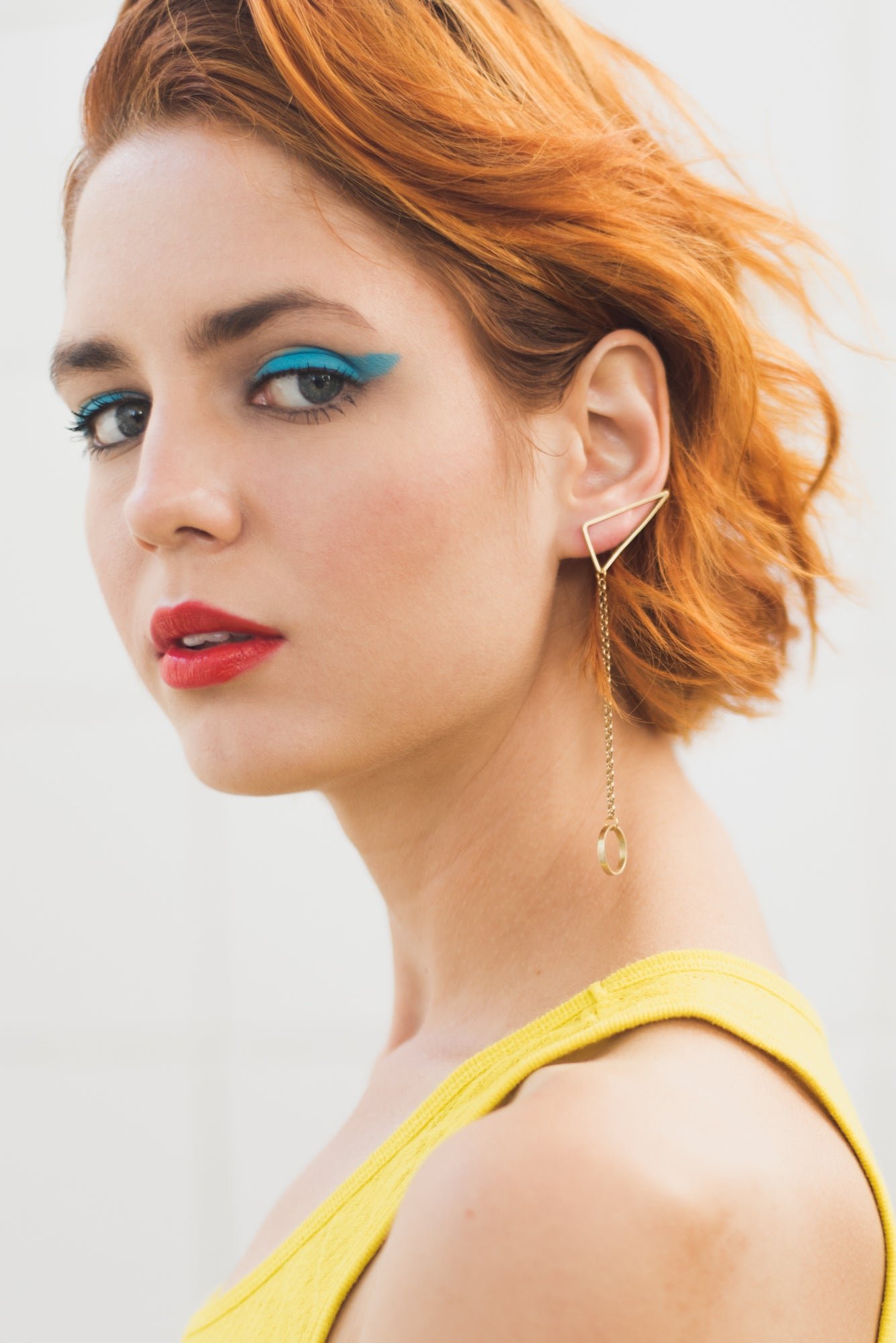 Right Triangle w/ Non-adjacent Circle Ear Pin